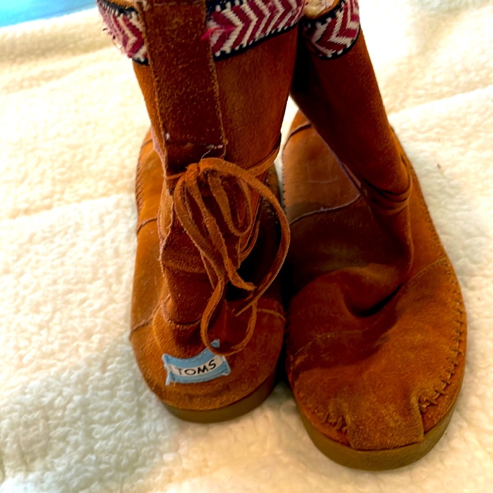 Size 9 Tom moccasin boots